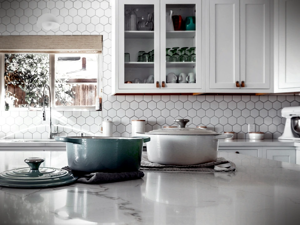 Cuisine vétuste avant rénovation